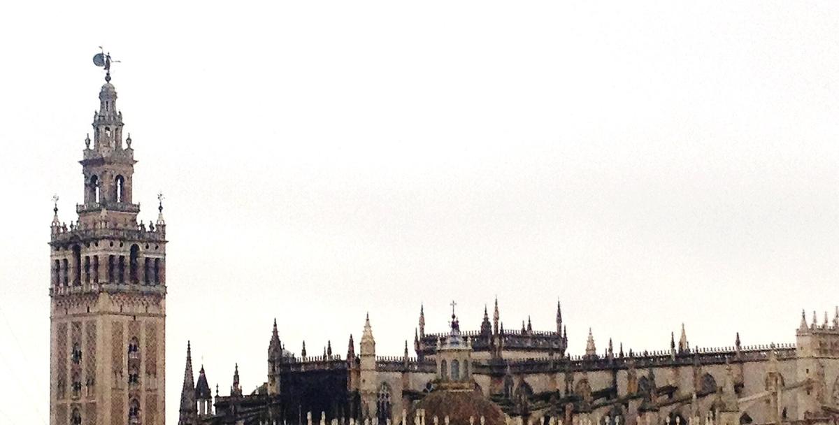 Sevilla Giralda desde los tejados